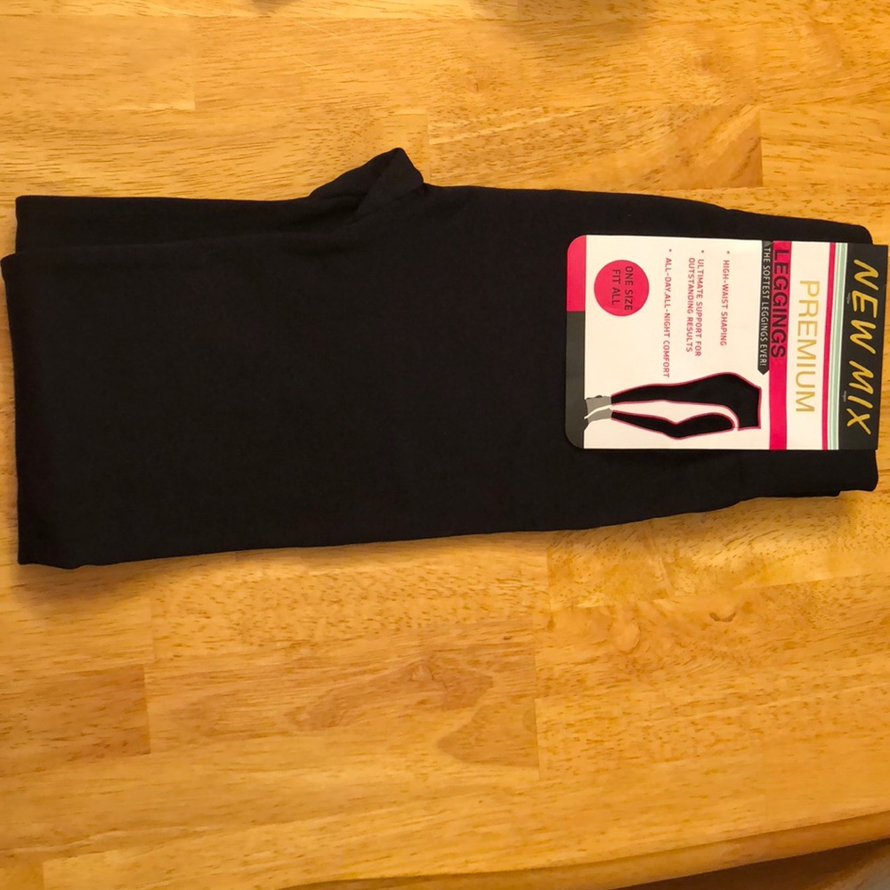 Plain black leggings